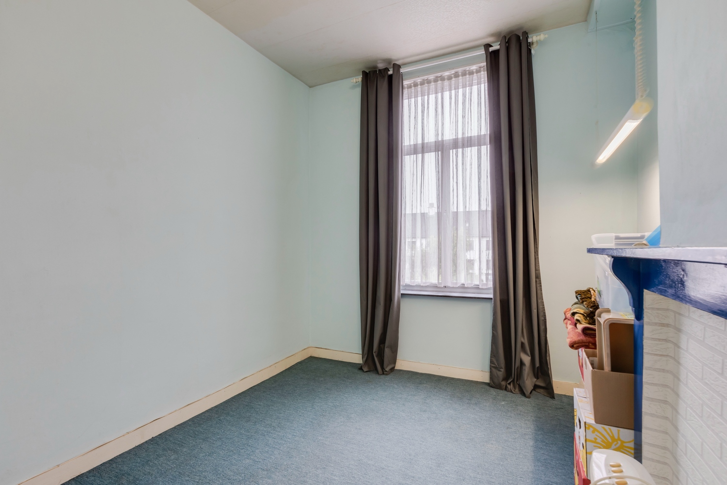 Op te knappen woning met prachtige tuin! 