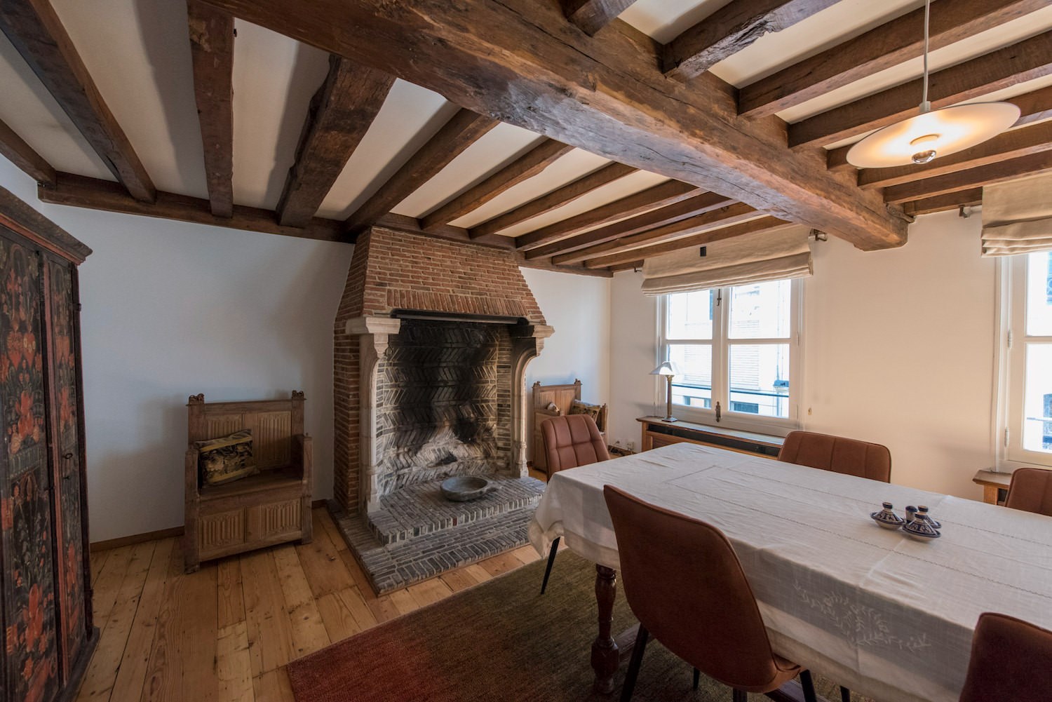 Gemeubeld appartement in centrum Antwerpen in historisch pand met zicht op de kathedraal 