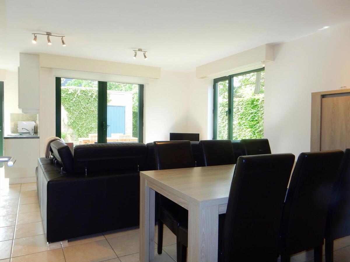 Gezellig gelijkvloersappartement met zonnige tuin en garage 