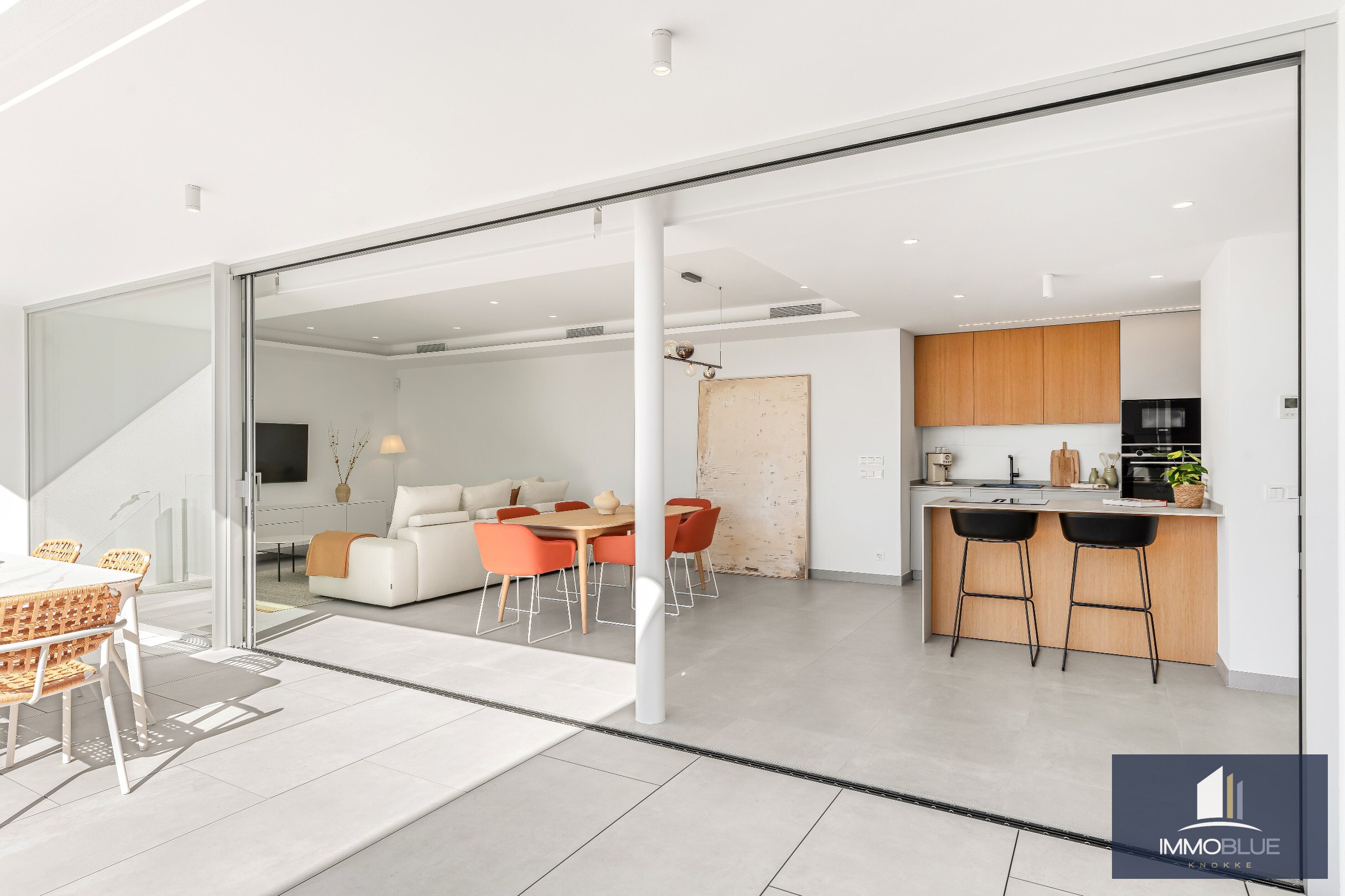 Open en praktisch wonen in mediterrane omgeving. 