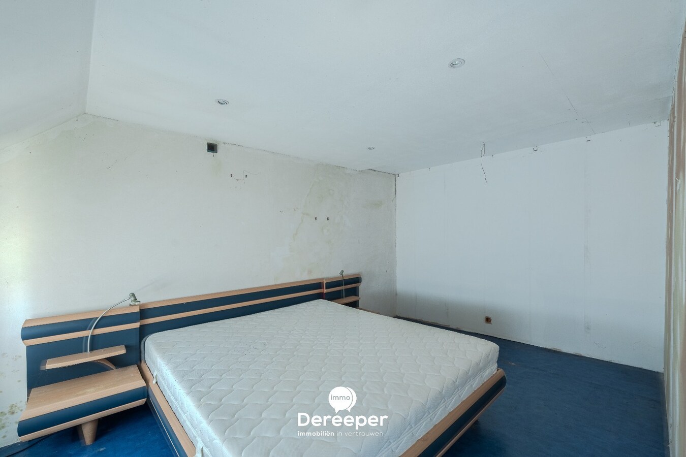 Te renoveren handelspand met woonst op topligging in De Haan 