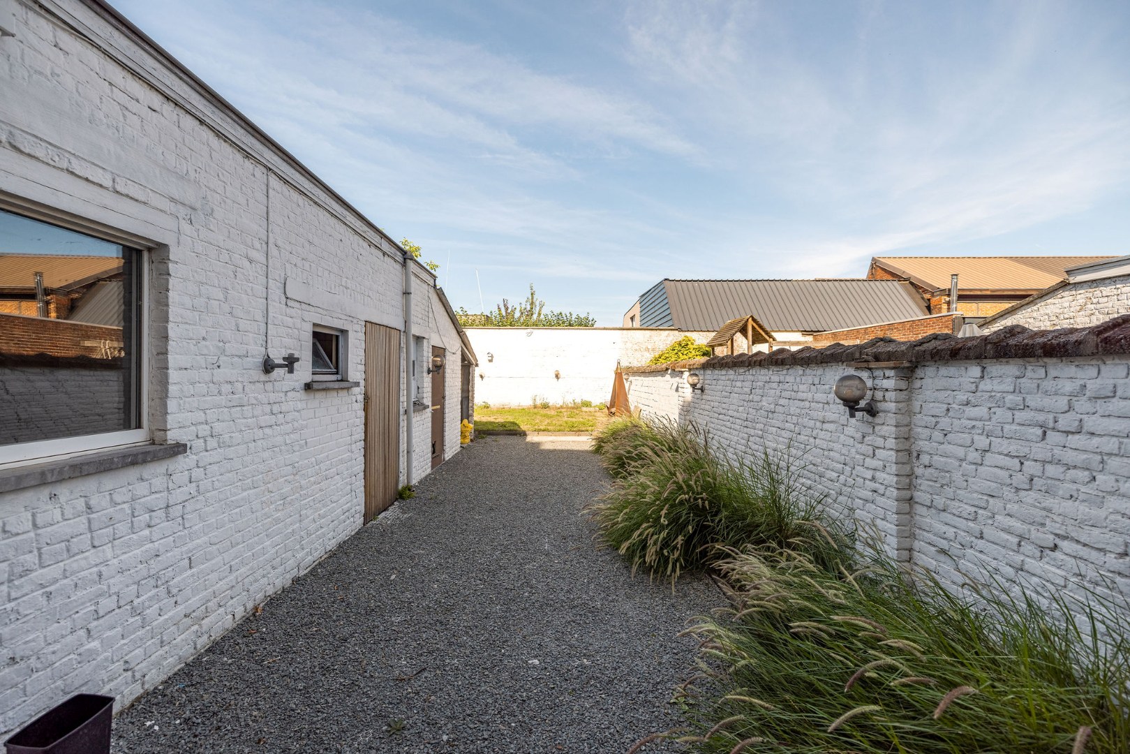 Renovatiepand met 6 slaapkamers, garage en grote zonnige tuin 