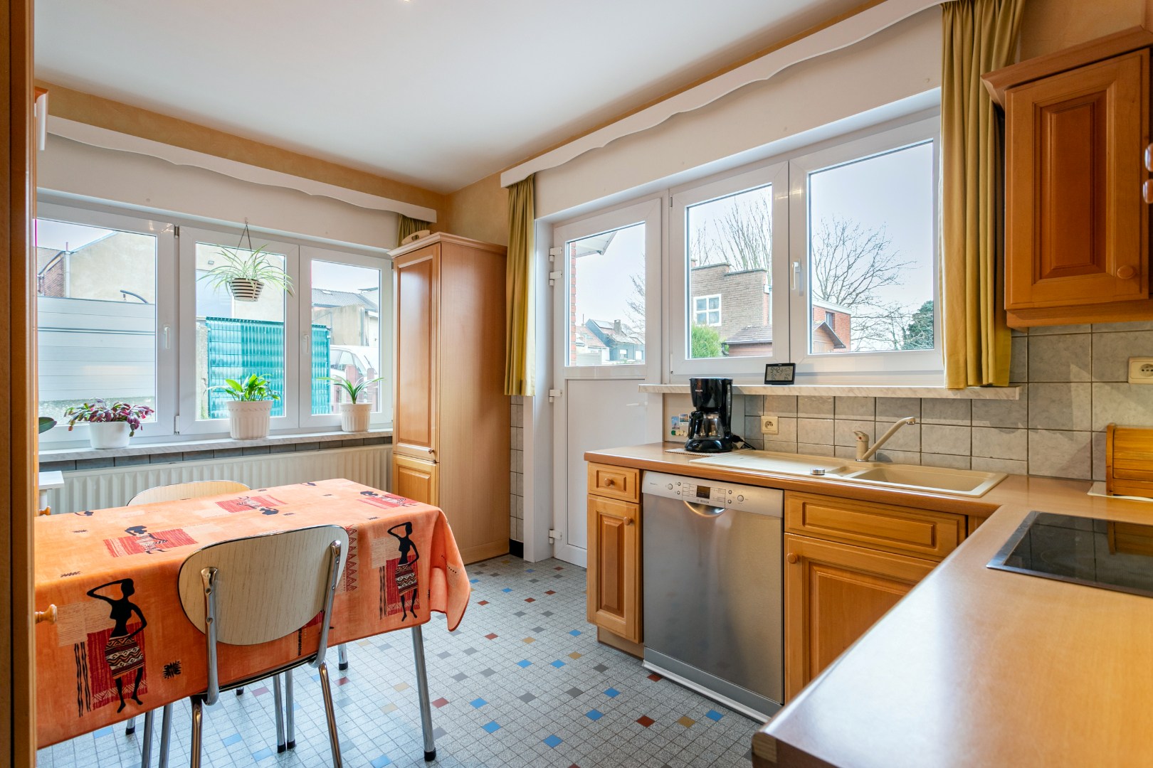 Woning  op 7a80, met 4 slpks, garage en ruime tuin 