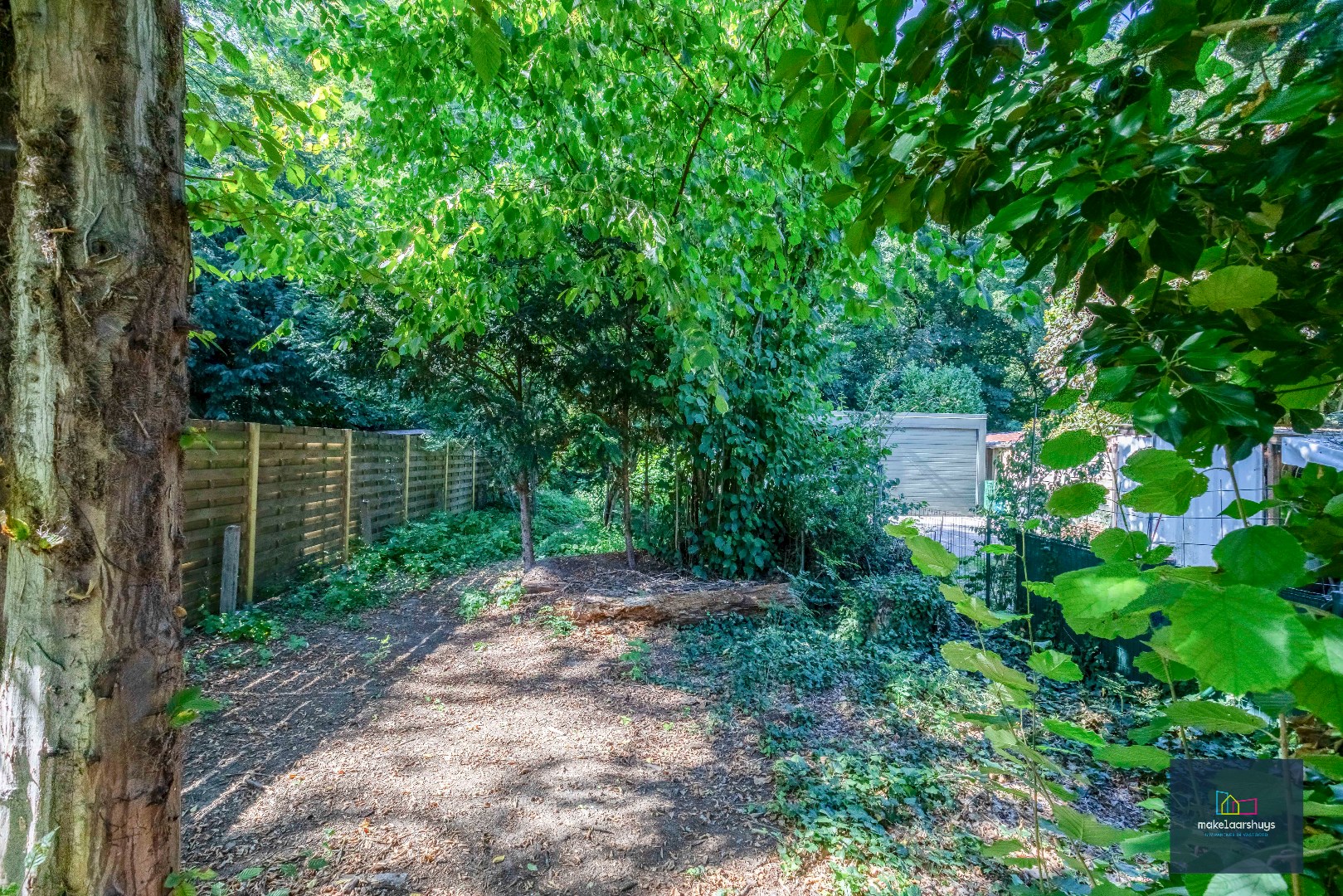 VERKOCHT !!! Residentieel gelegen  te renoveren halfopen bebouwing met tuin 