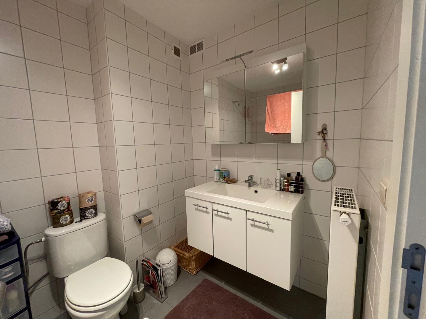 Instapklaar appartement met 2 slaapkamers en een garage in centrum van Geel 