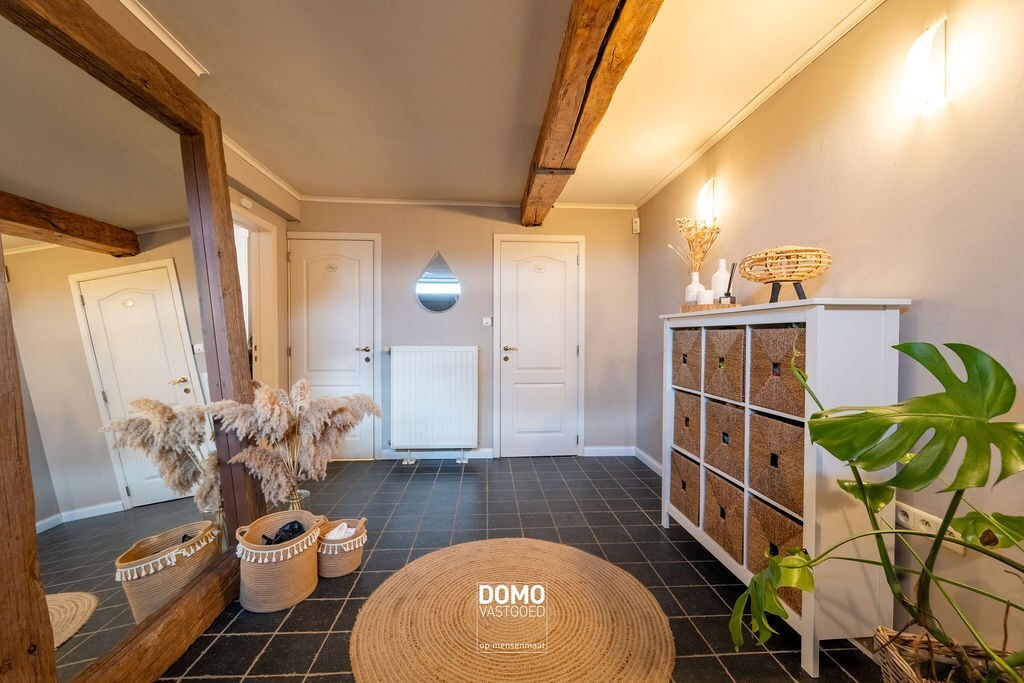 Verrassend ruime woning met karakter te Kuringen. 