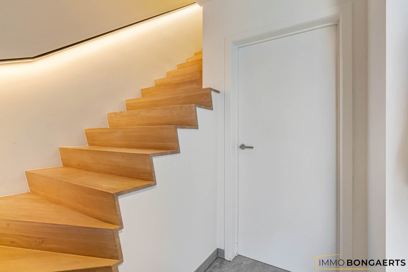 Energiezuinige woning met zwembad op rustige ligging in As 