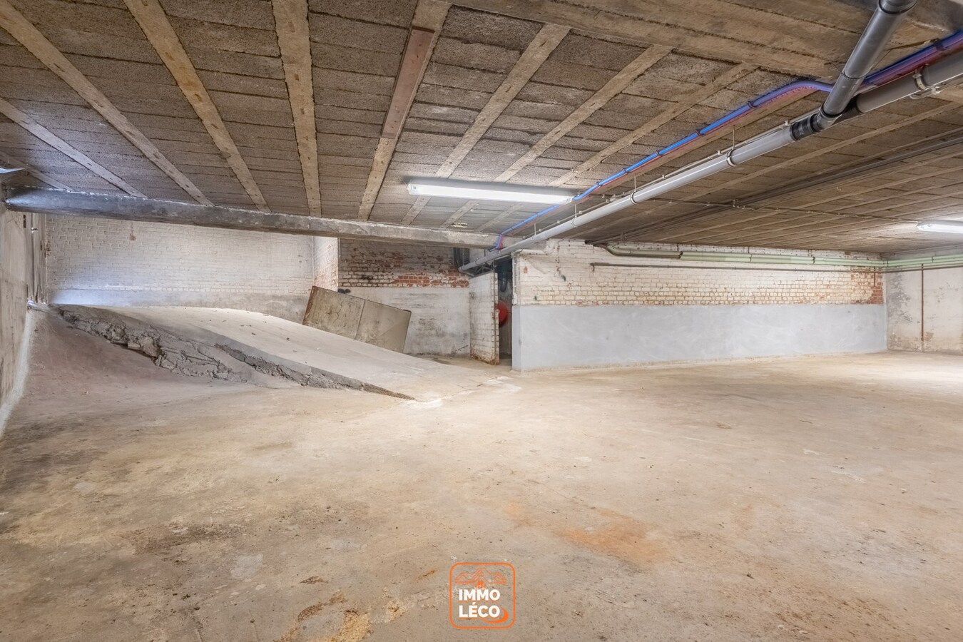 Entrepôt de +/- 180m2 dans le village de Luingne 