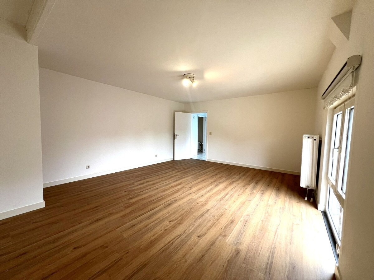 Ruim appartement met terras en garage in Bierbeek 