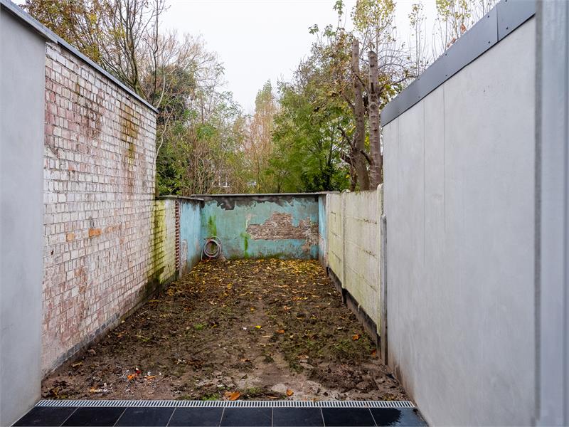 Totaal gerenoveerde rijwoning te Sint-Amandsberg 