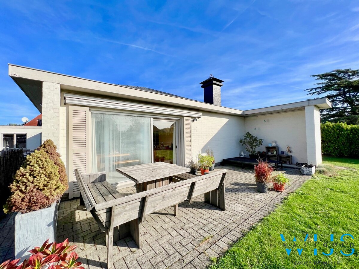 Ruime bungalow in een rustige woonwijk te Lovendegem ! 