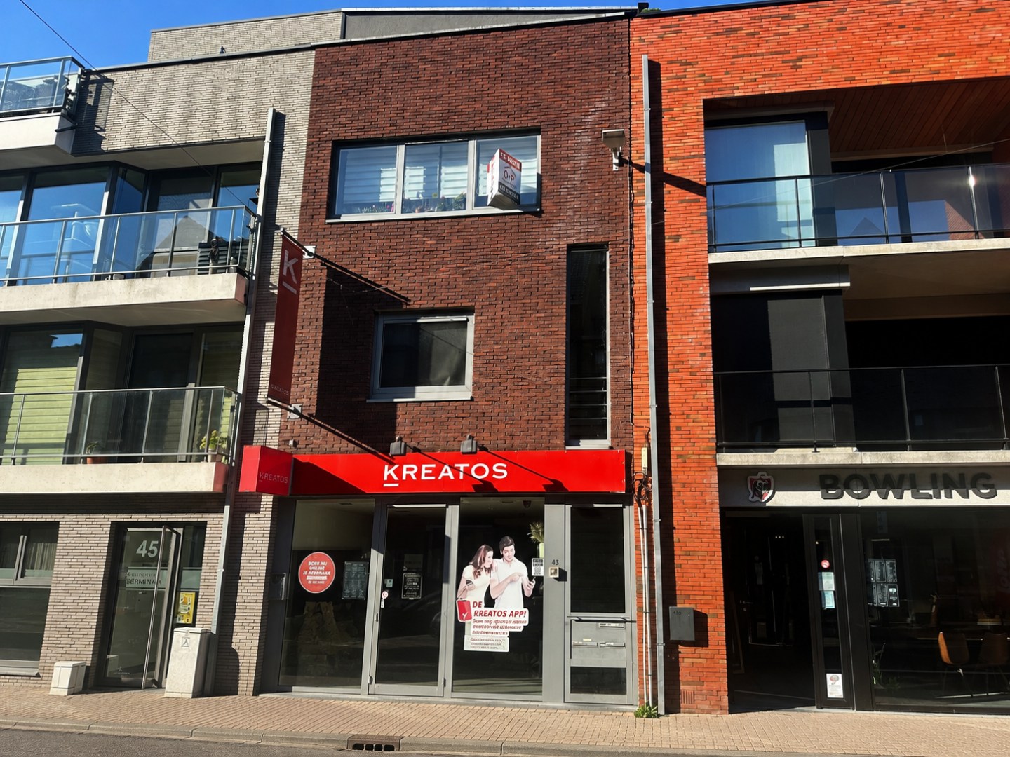 Lichtrijk en energiezuinig appartement (116 m²) met 2 slpk en groot terras, Torhout. 