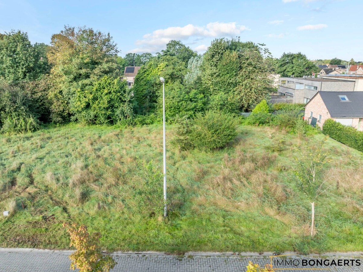 Halfopen bouwgrond op een rustige locatie 