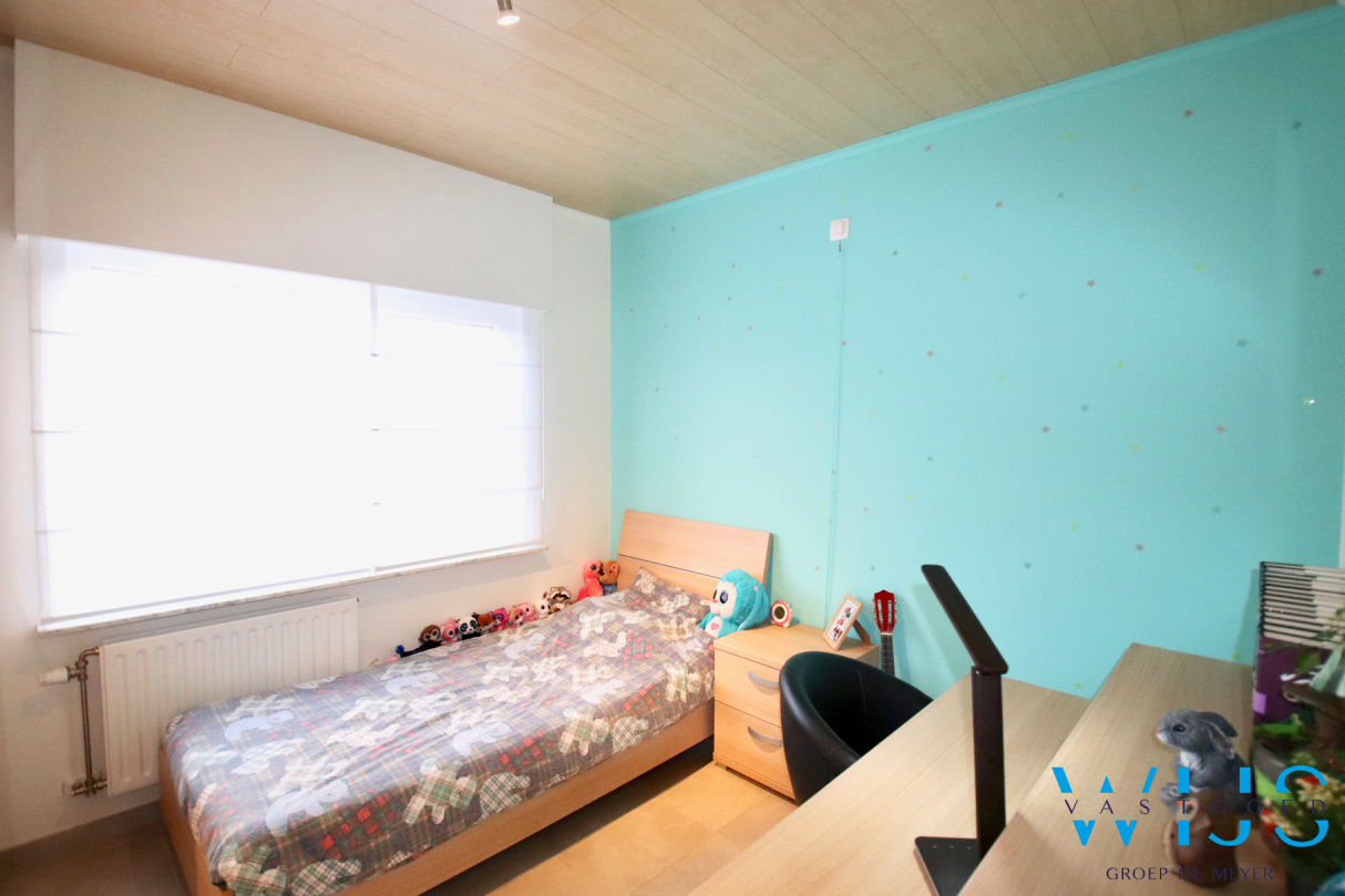 TOTAAL Gerenoveerde bungalow op een TOPlocatie in ERTVELDE ! 