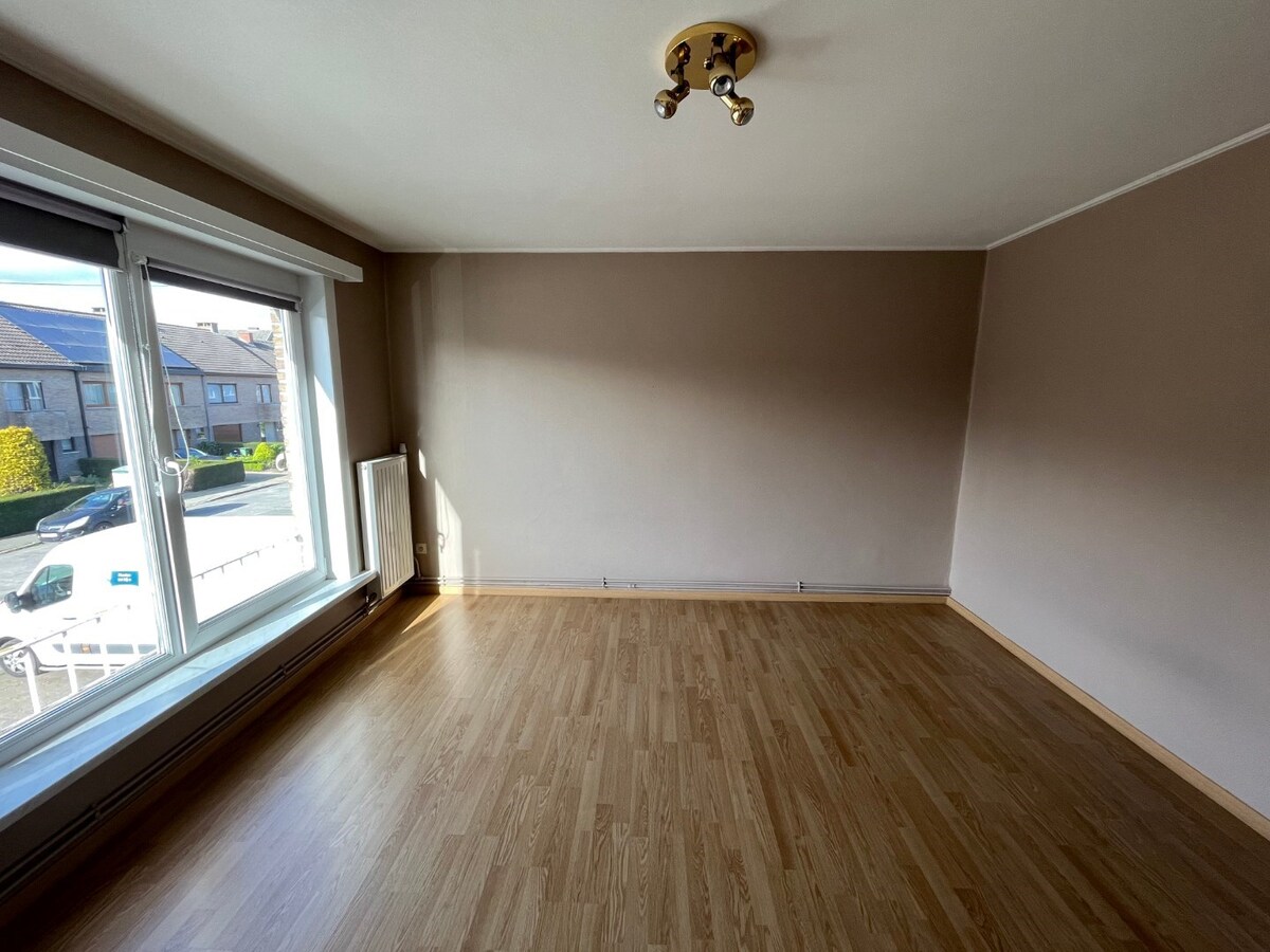 Ruim 2-slp-appartement met garage 