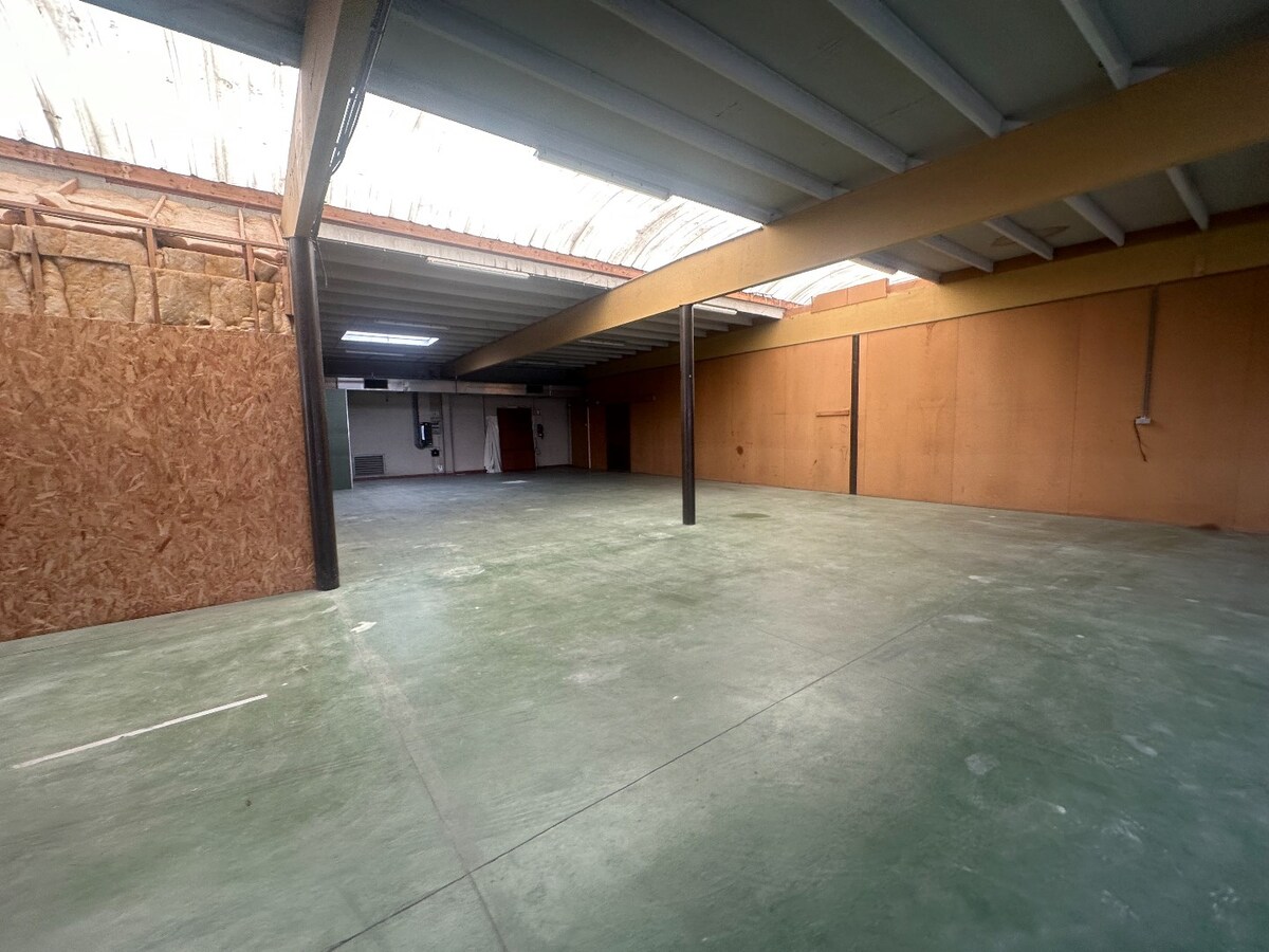 Loods van 360 m² op industriepark van Houthulst 