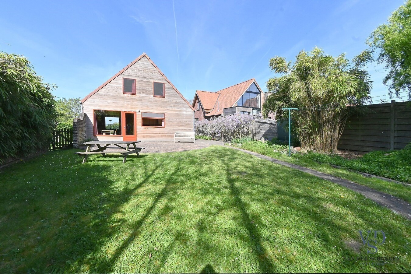 Landelijk gelegen open bebouwing op een uitzonderlijk perceel (1585m²) 