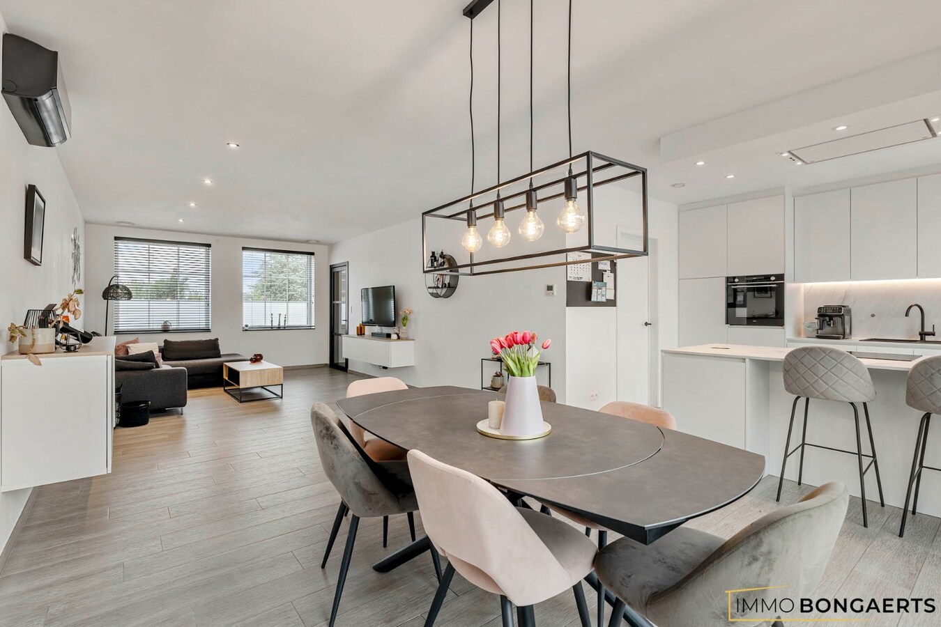 Recente gezinswoning met 3 slaapkamers 