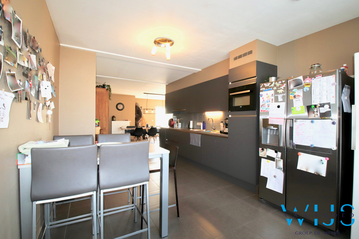Ruim appartement met 4/5 slp, terras &amp; 2 parkeerplaatsen te ERTVELDE! 