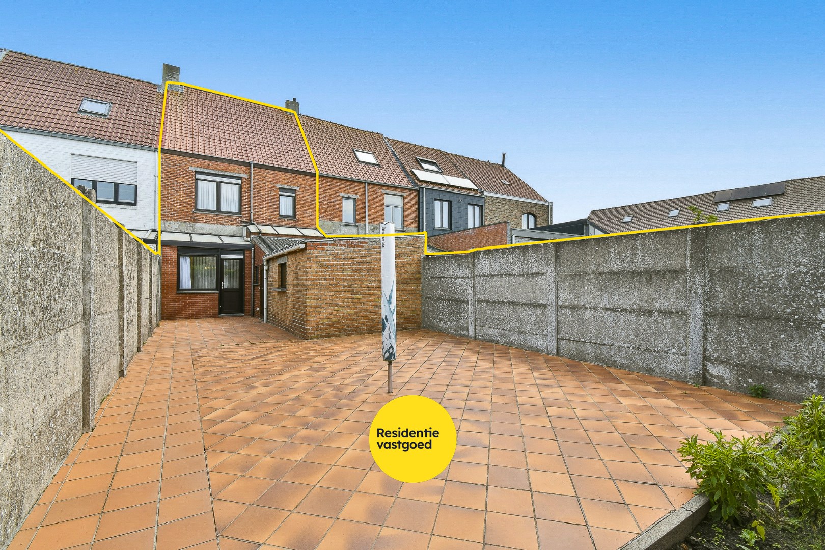 Rijwoning met veel potentieel op centrale ligging 