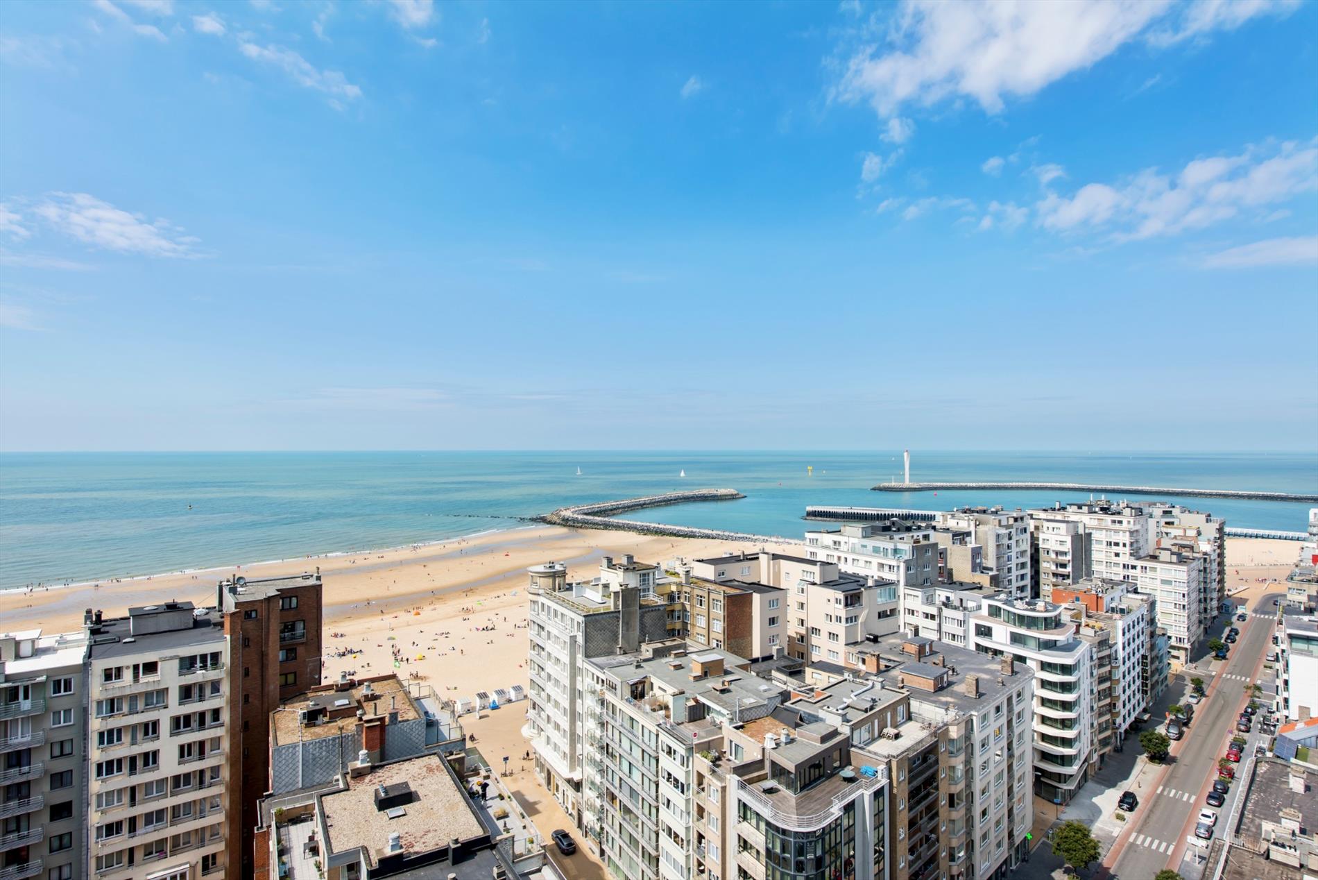 LUXUEUS VAKANTIE APPARTEMENT MET ZICHT OP ZEE EN STAD 