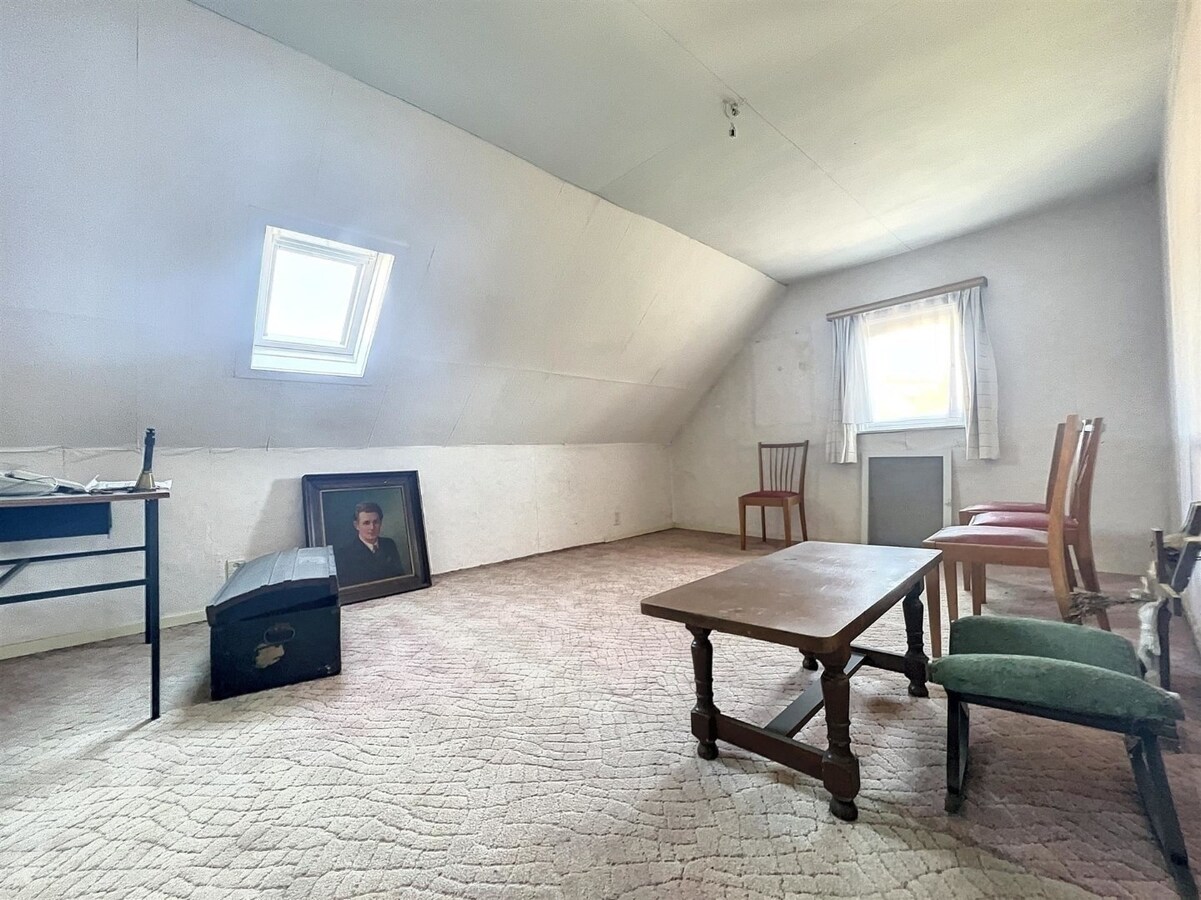 Hoekpand voor gemengd gebruik, vroeger gekend als café "De Vierweg" 