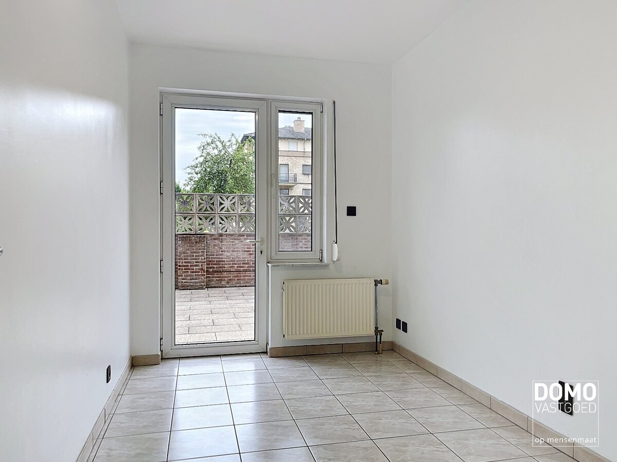 RUIM APPARTEMENT MET 3 SLAAPKAMERS EN TERRAS TE HASSELT 