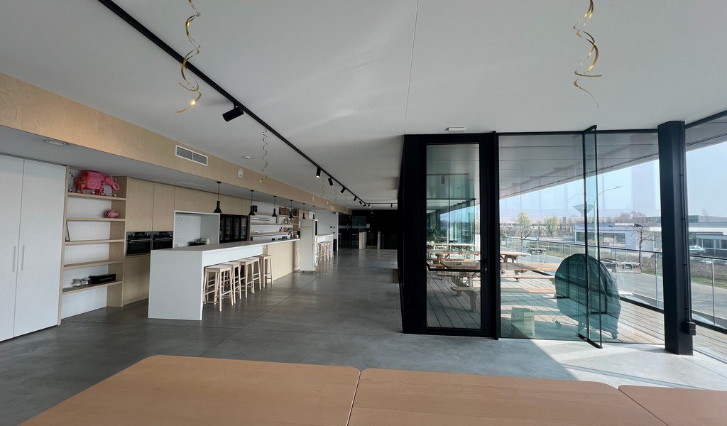 Recent bedrijfsgebouw met prachtige kantoren te huur in Lokeren