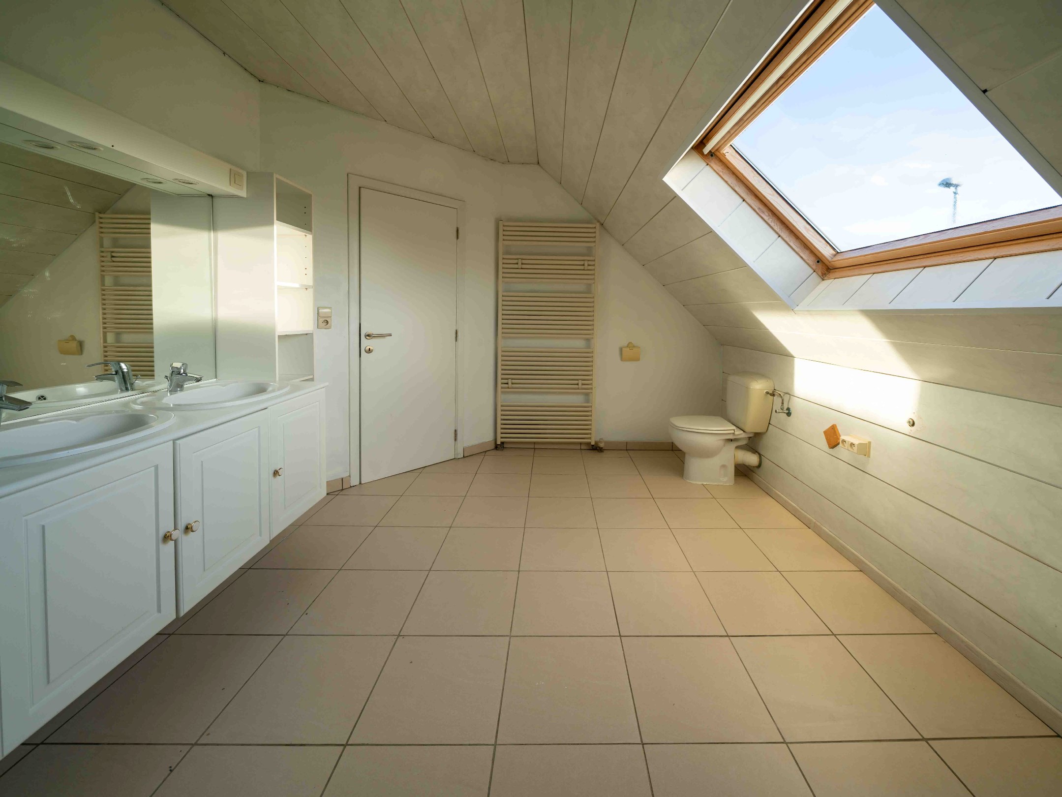 Woning met 2 kamers en veel potentieel op AAA-locatie 