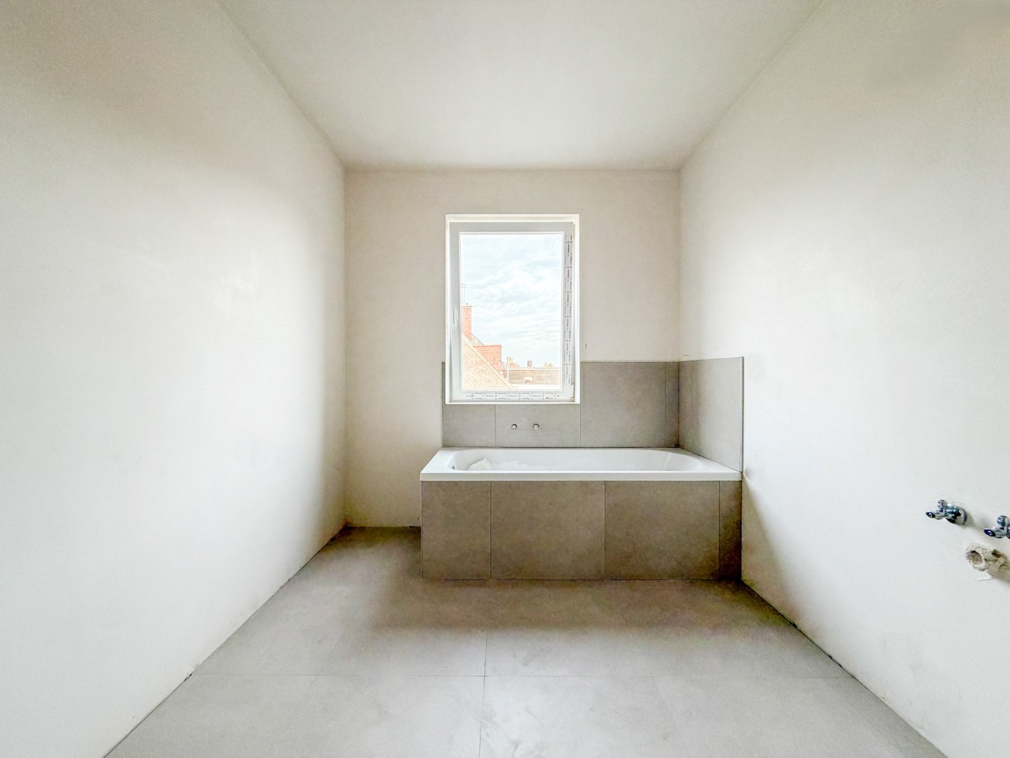 Rustig gelegen energiezuinige nieuwbouwwoning met 4 slpk, op ruim perceel, Torhout. 