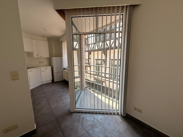 Verzorgd appartement met 1 slaapkamer, terras en lift in het centrum van Maaseik. 