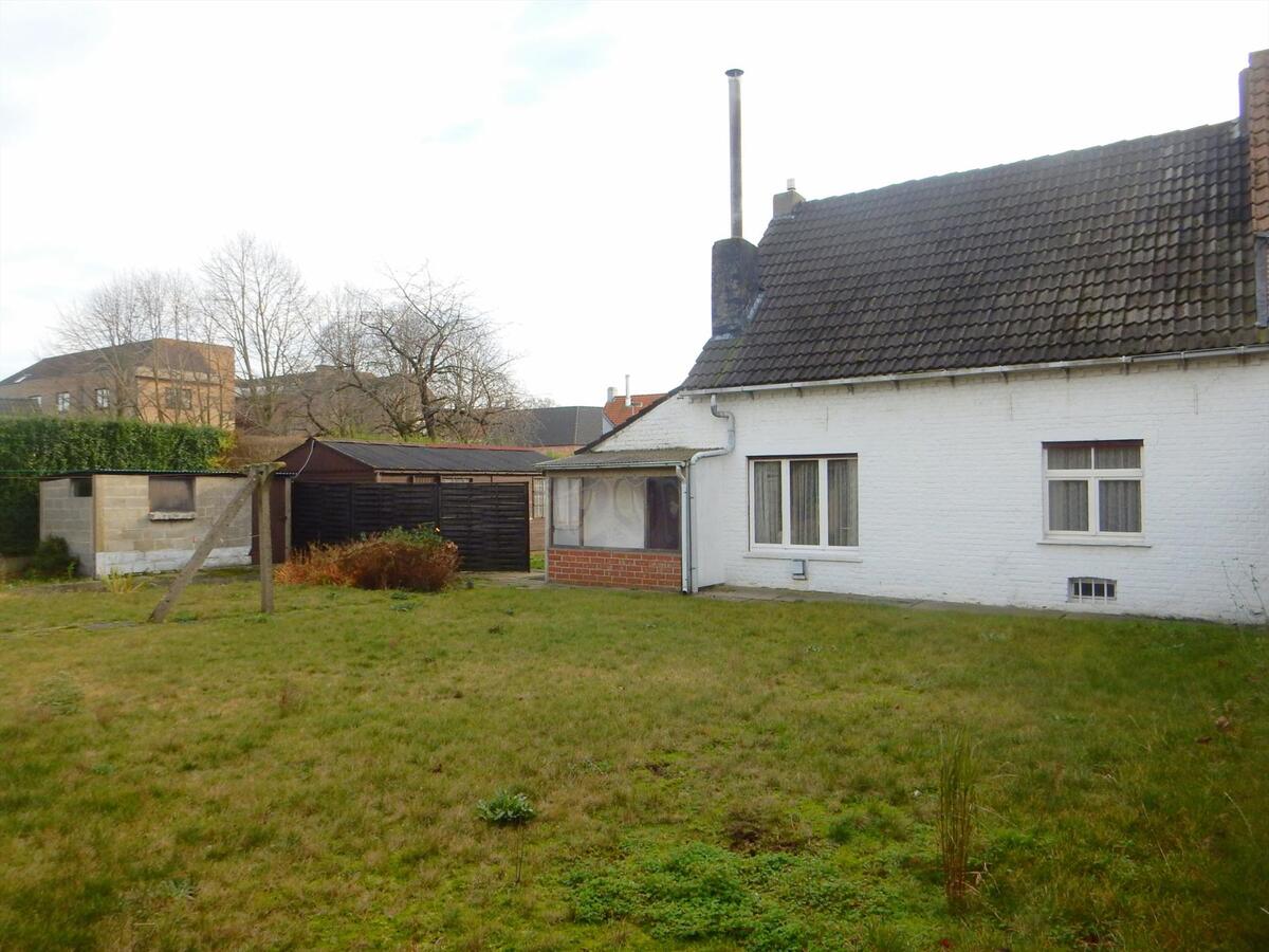 Te renoveren woning op een rustige ligging in de dorpskern 