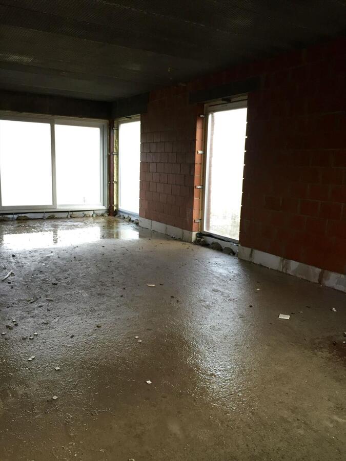 MODERNE HALF OPEN BEBOUWING 