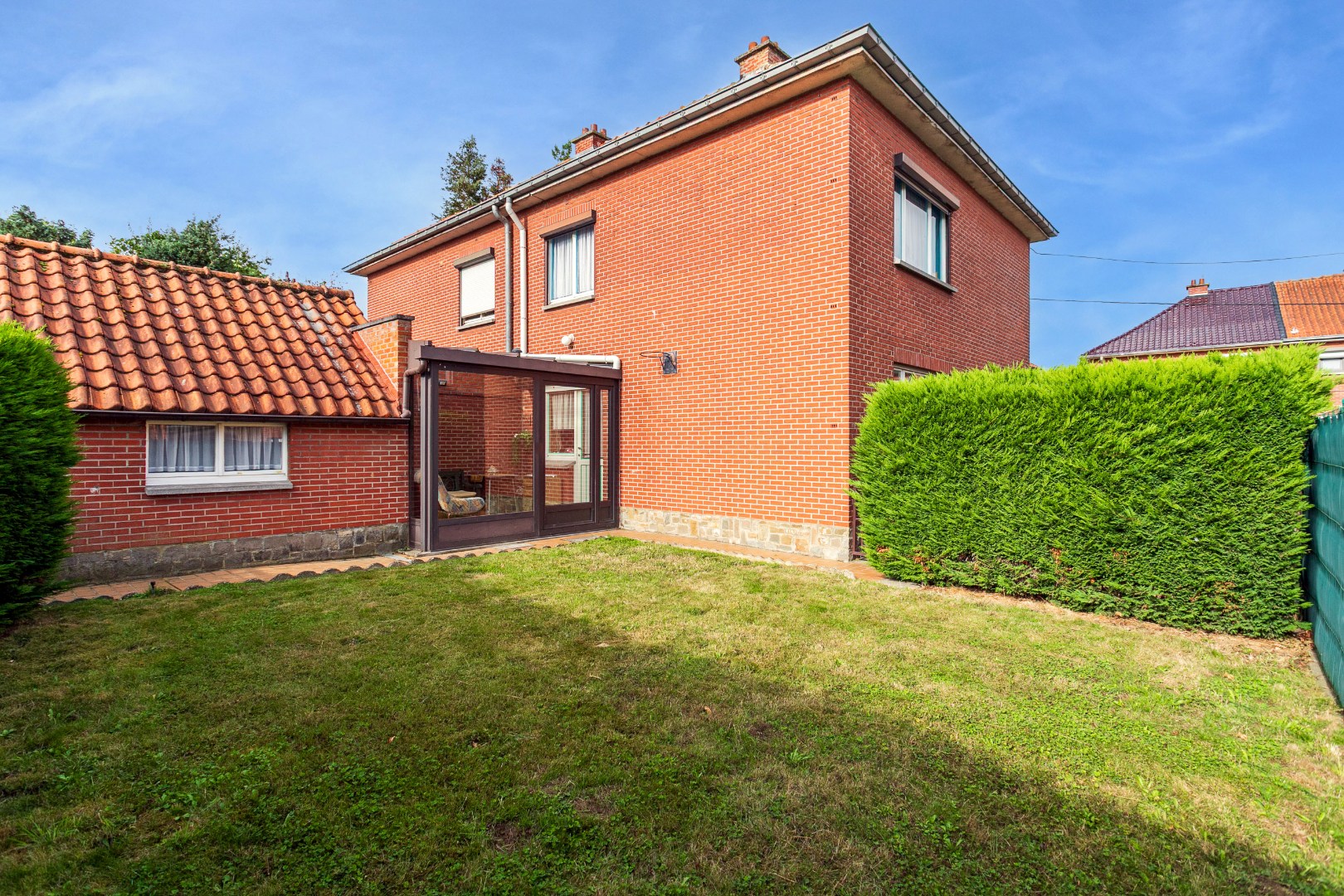 Te renoveren woning met 3 slpk te Lembeek 