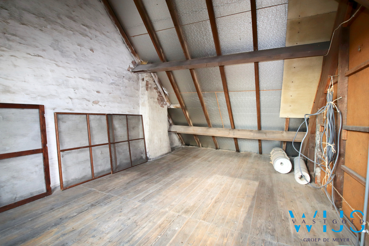 Op te frissen woonhuis op een mooi perceel te Ertvelde ! 