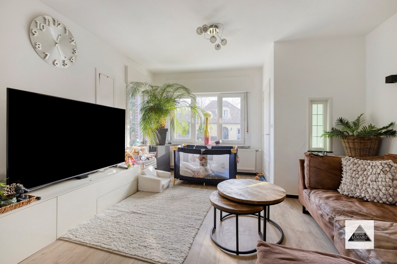 Gelijkvloers appartement met tuintje en parking 