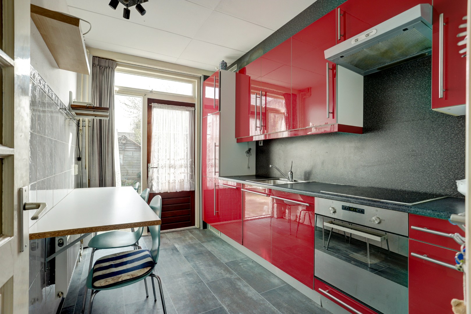 Op zoek naar een ruime 5-kamer woning op eigen grond waar u, uw wensen nog kunt uitvoeren ? 