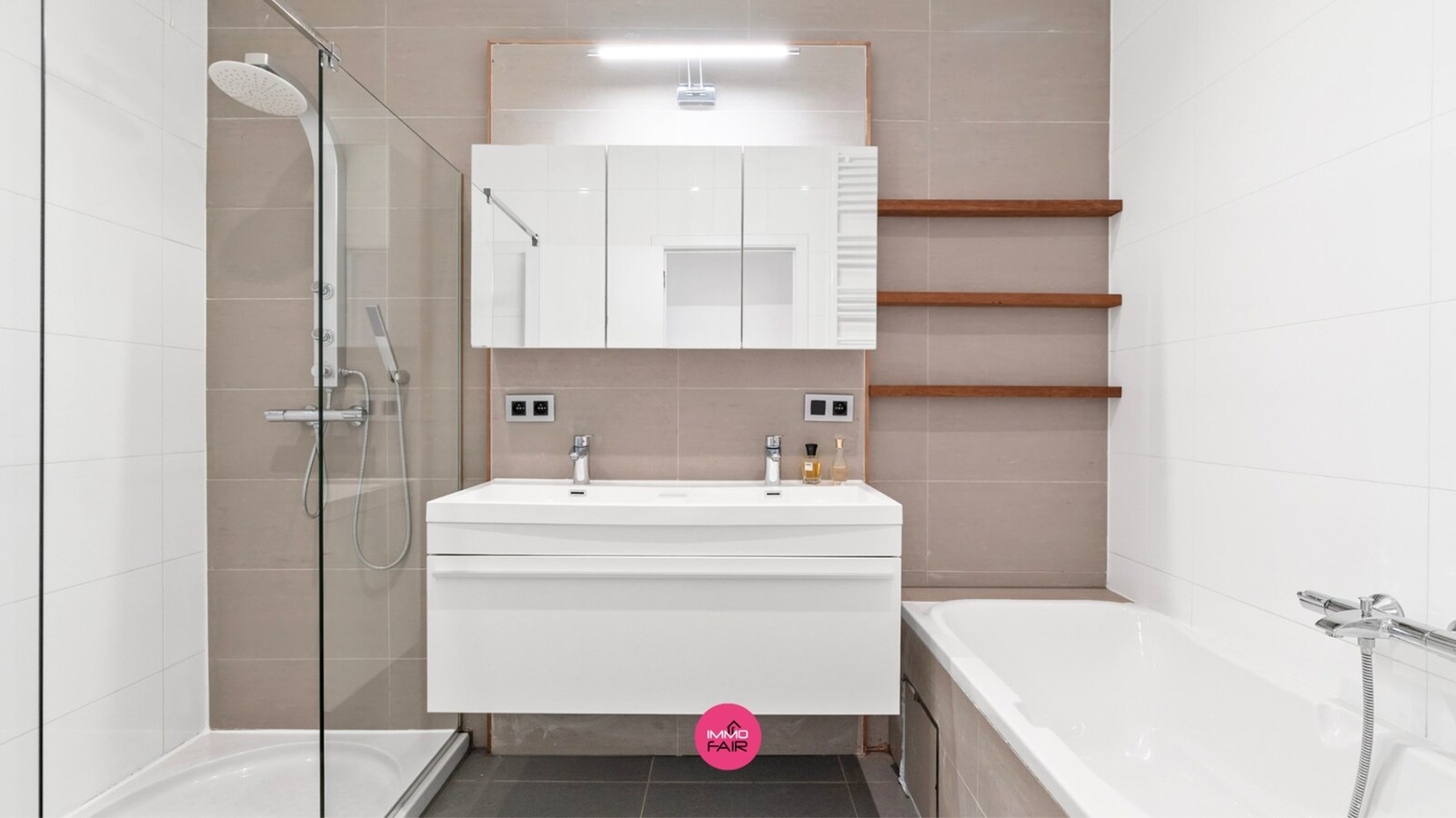 Instapklaar, energiezuinig appartement met garage 