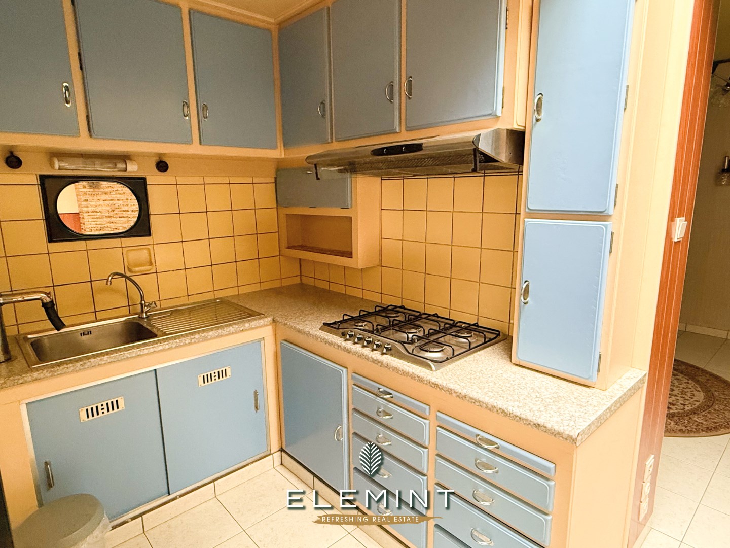 Op te frissen, goed onderhouden rijwoning met 3 slaapkamers 