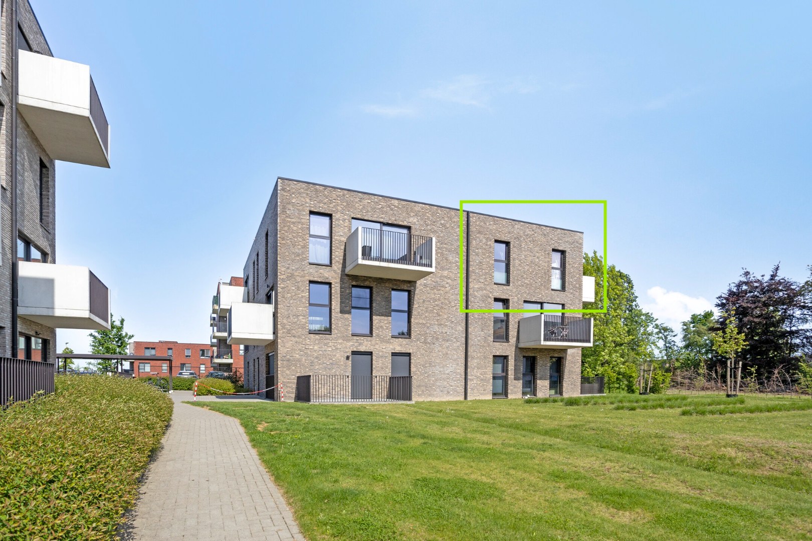 Modern appartement met ruim terras + autostaanplaats, rustige ligging in randstad Tongeren 