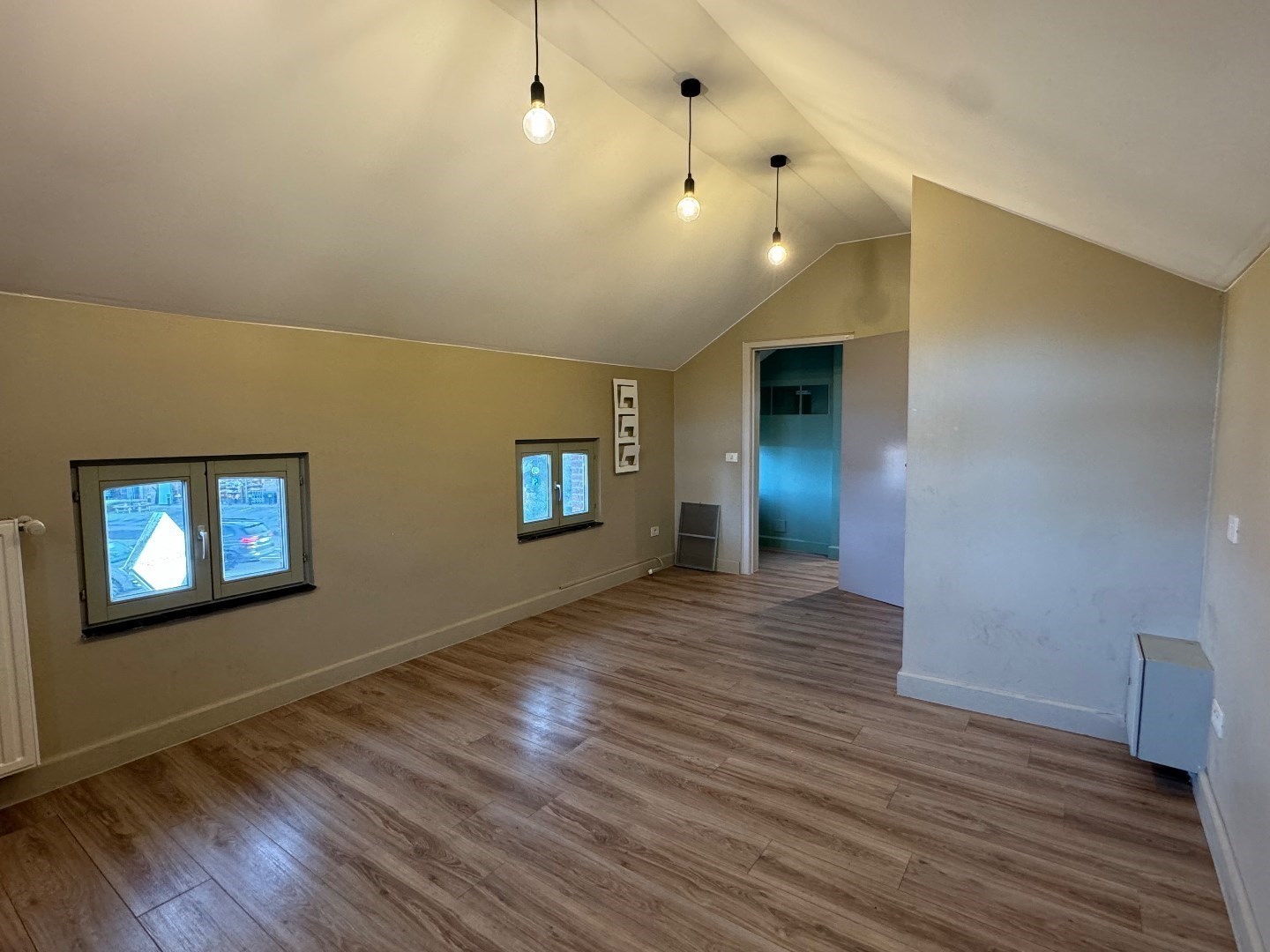 Veelzijdig handelspand op toplocatie te Sint-Eloois-Vijve 