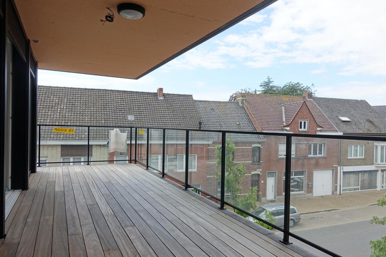 Hoek-assistentiewoning in nieuwbouwresidentie 