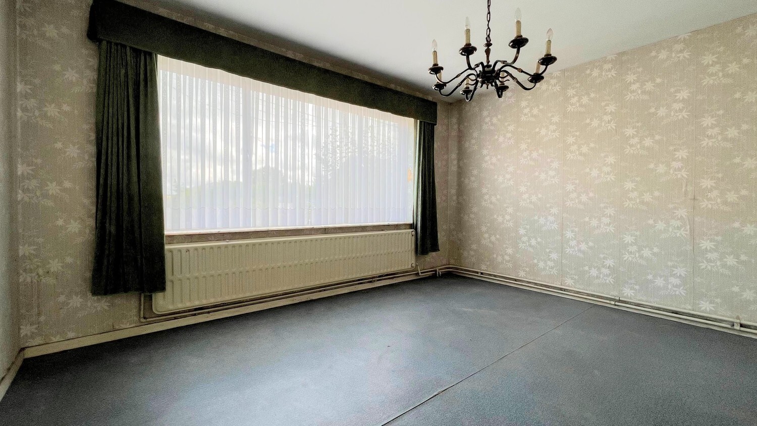 Loods met woongelegenheid op royaal perceel van 6000 m² 