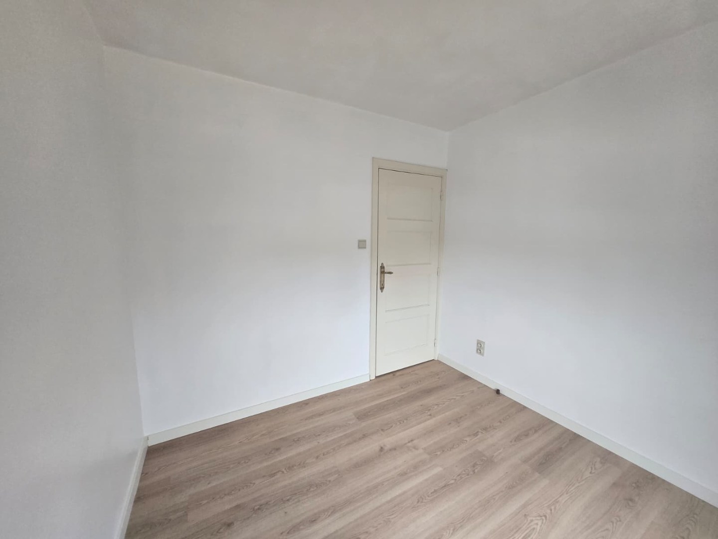 Rustig gelegen, recent gerenoveerde halfopen woning 