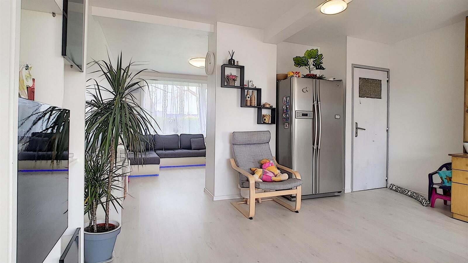 Gezinswoning met drie slaapkamers, terras en uitweg achteraan - Zwankendamme 