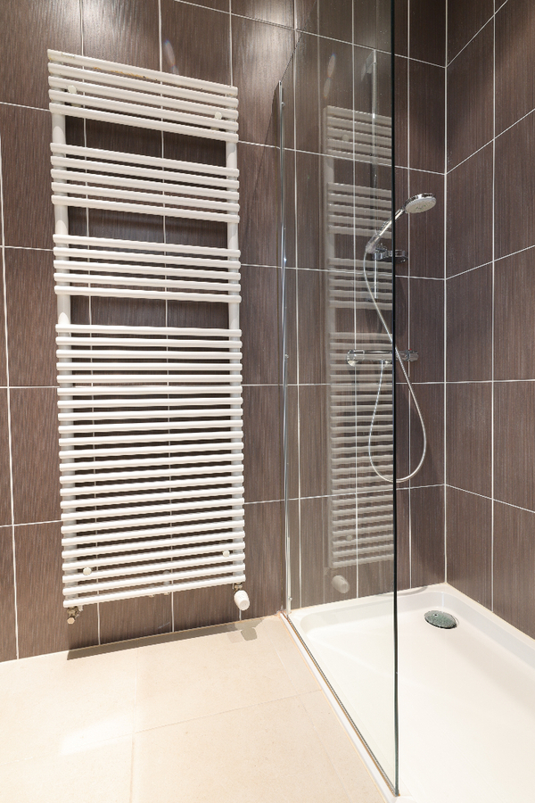 Gelijkvloers appartement met garagebox op uitstekende ligging 