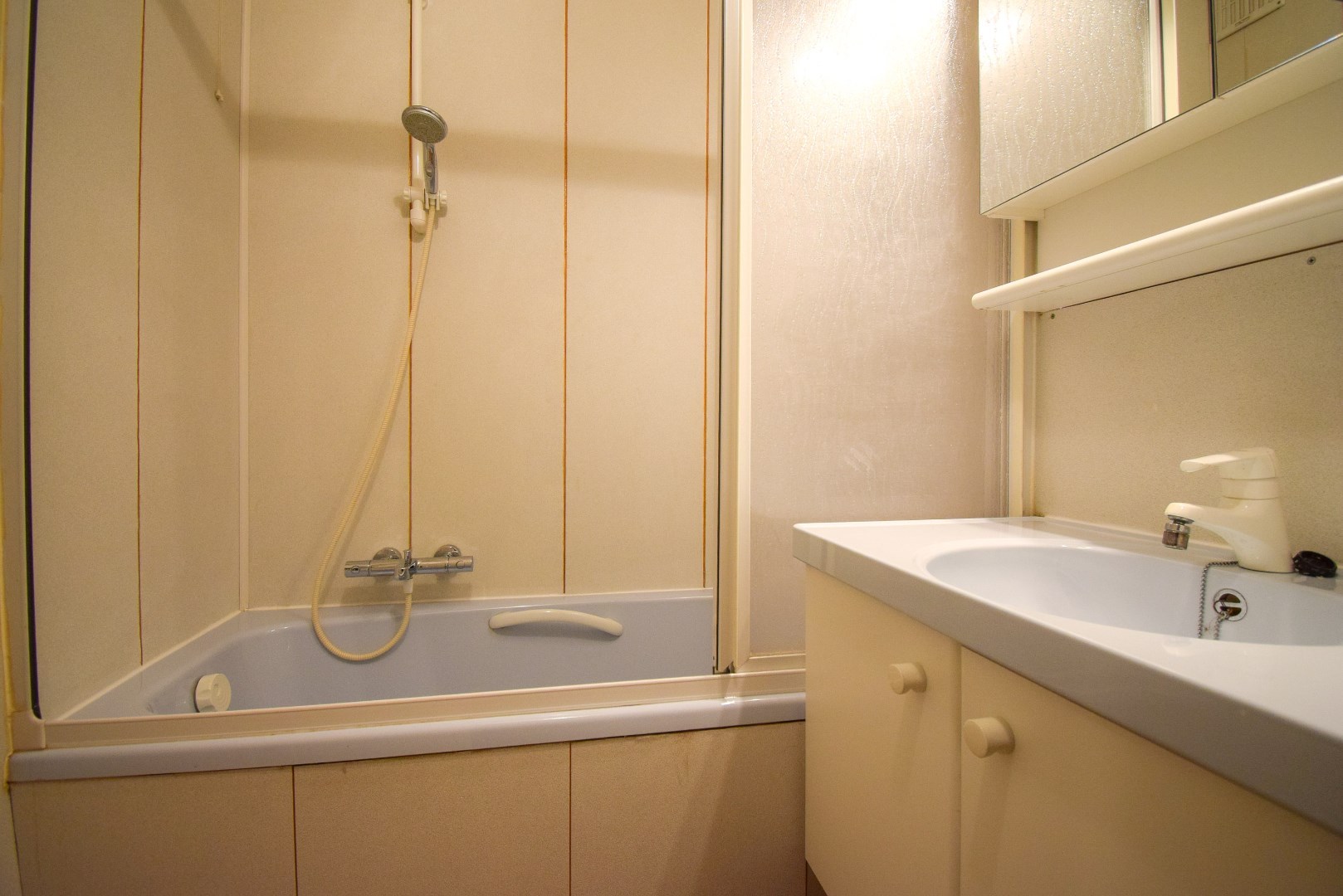 Ruim appartement met drie slaapkamers, terras en mogelijkheid garage op de zeedijk 