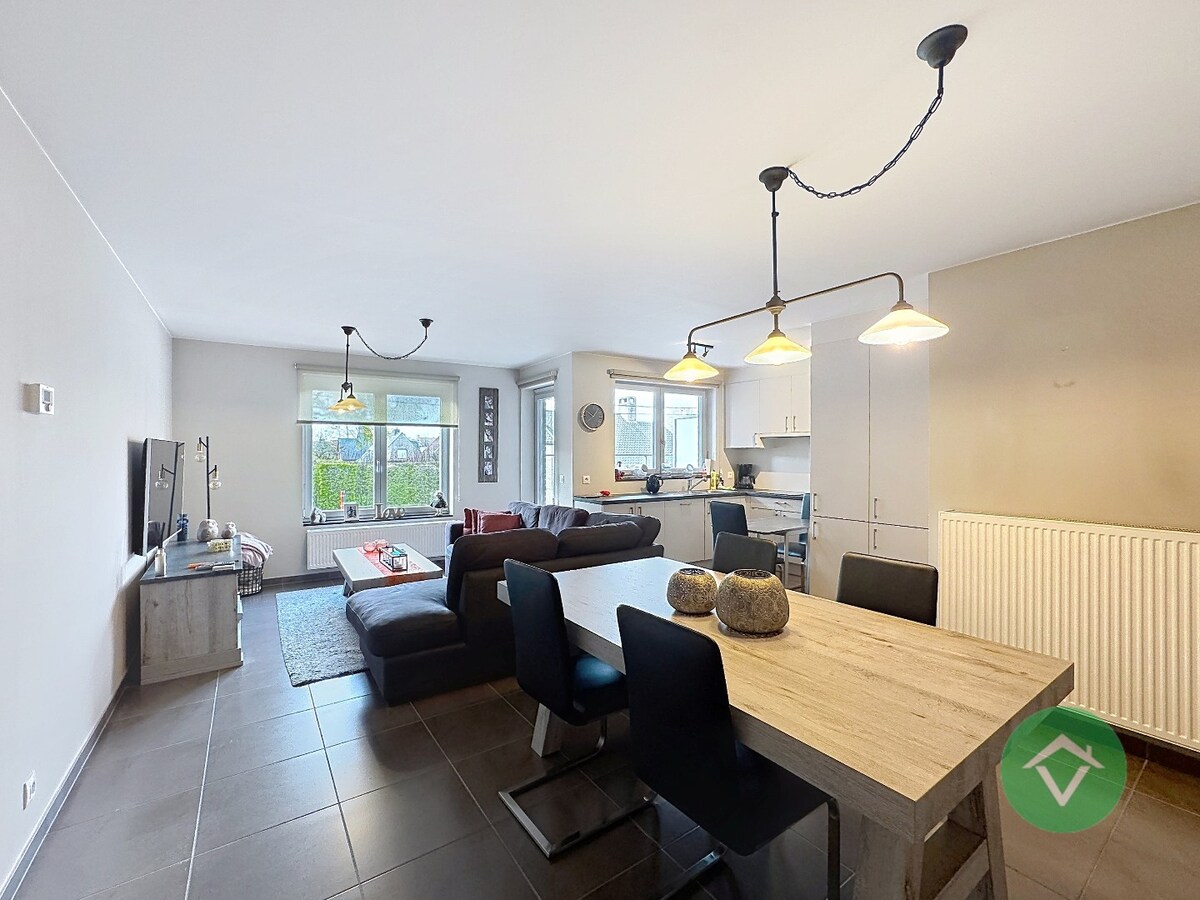 Appartement met 2 slaapkamers en terras te Roeselare 