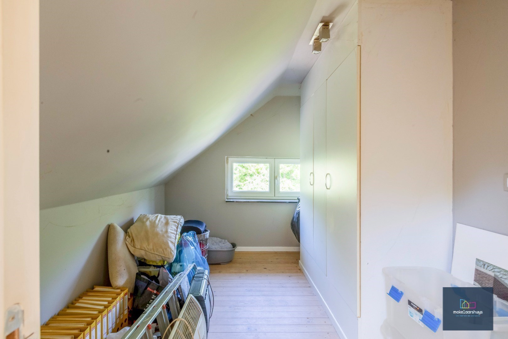 Halfopen bebouwing met zuidertuin en parkeergelegenheid nabij centrum Destelbergen 