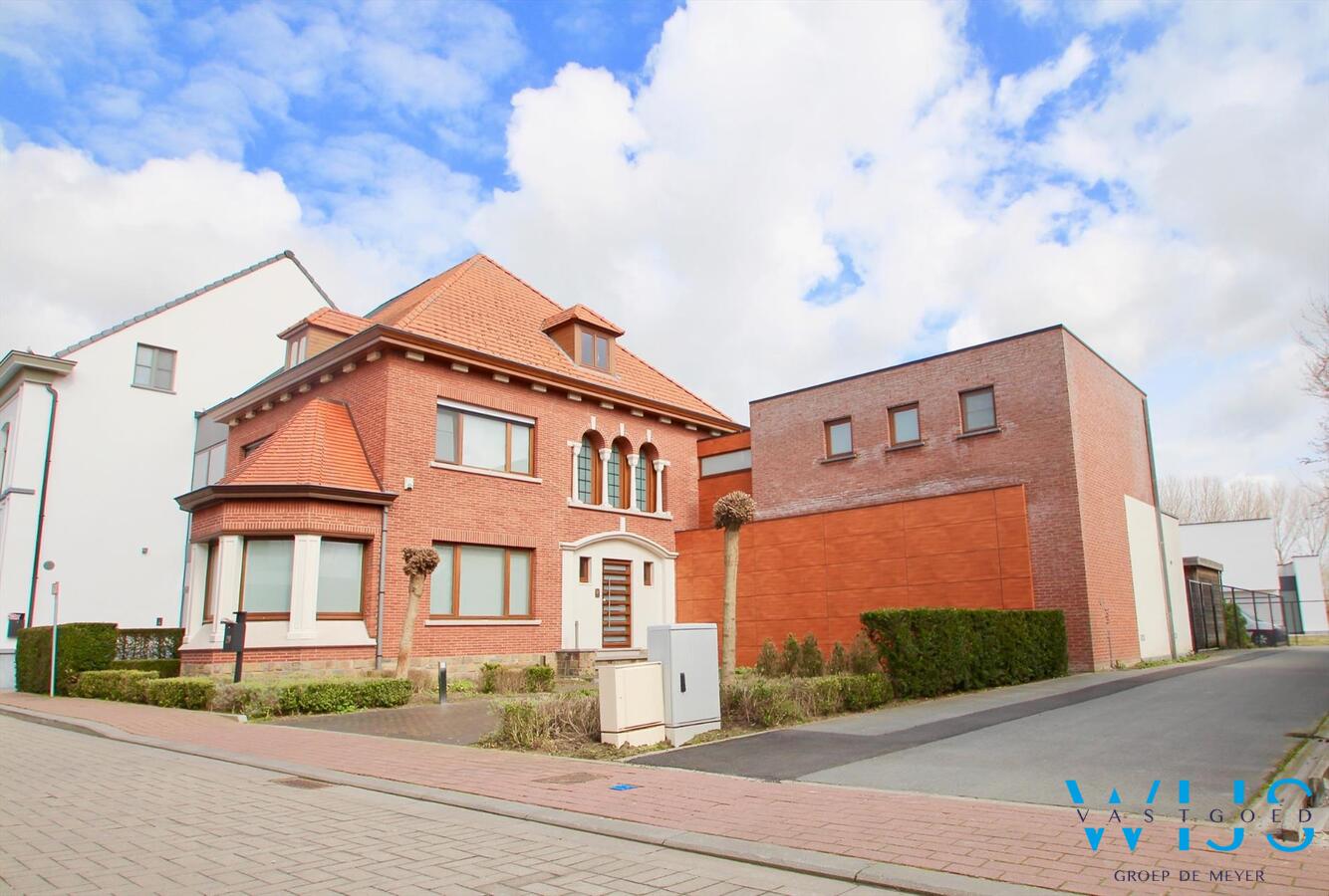 Karaktervol woonhuis met 5 slaapkamers &amp; prachtige tuin te CENTRUM Assenede ! 